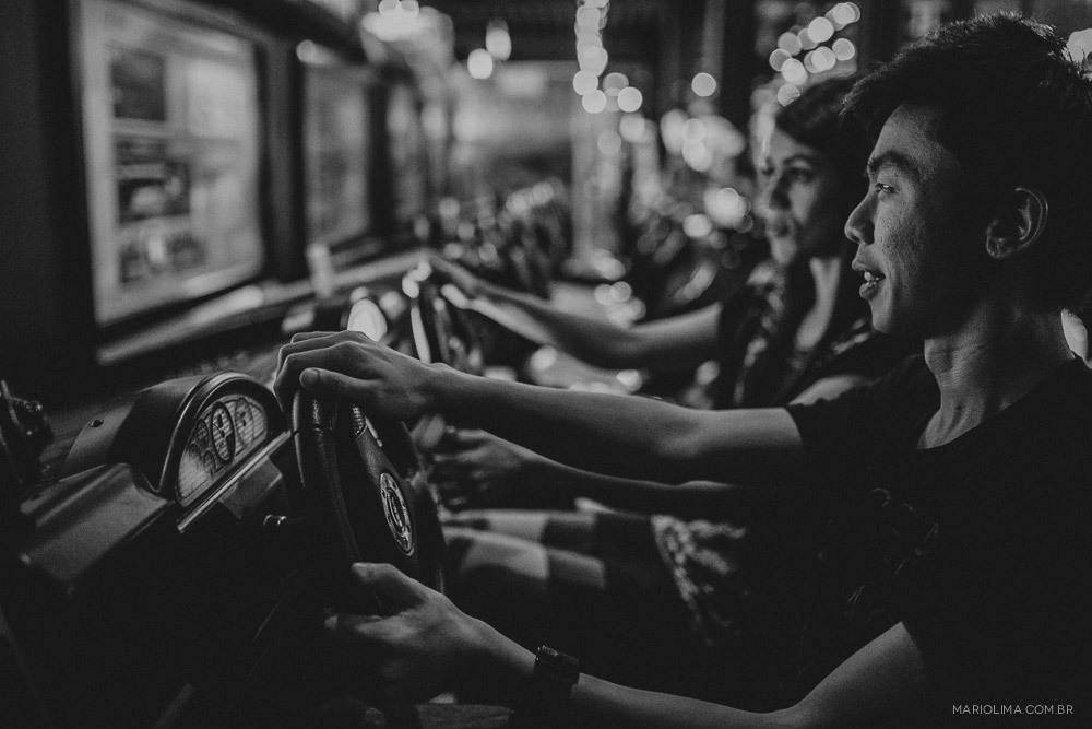 Fotografia de casal jogando em Hot Zone