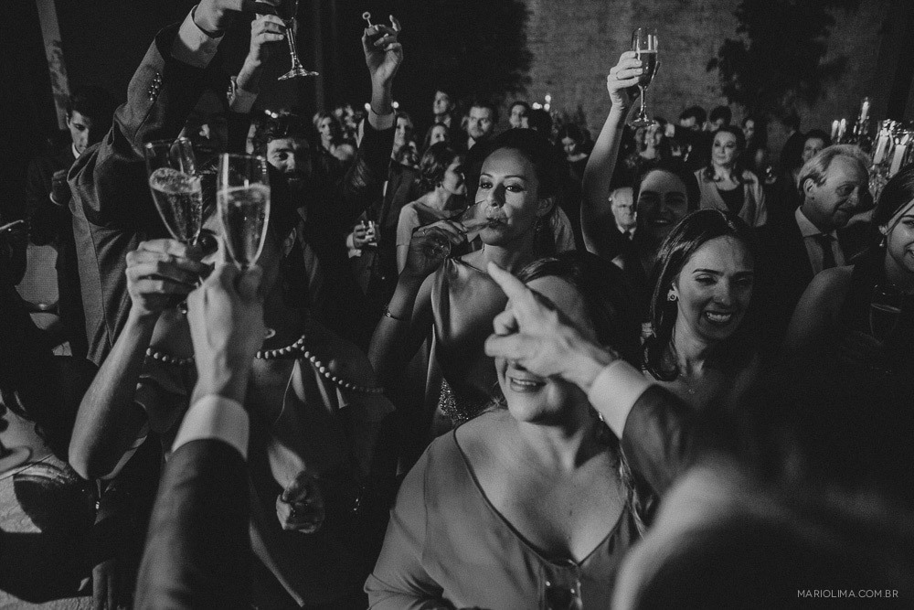 Brinde dos convidados em festa de casamento no Estação São Paulo 