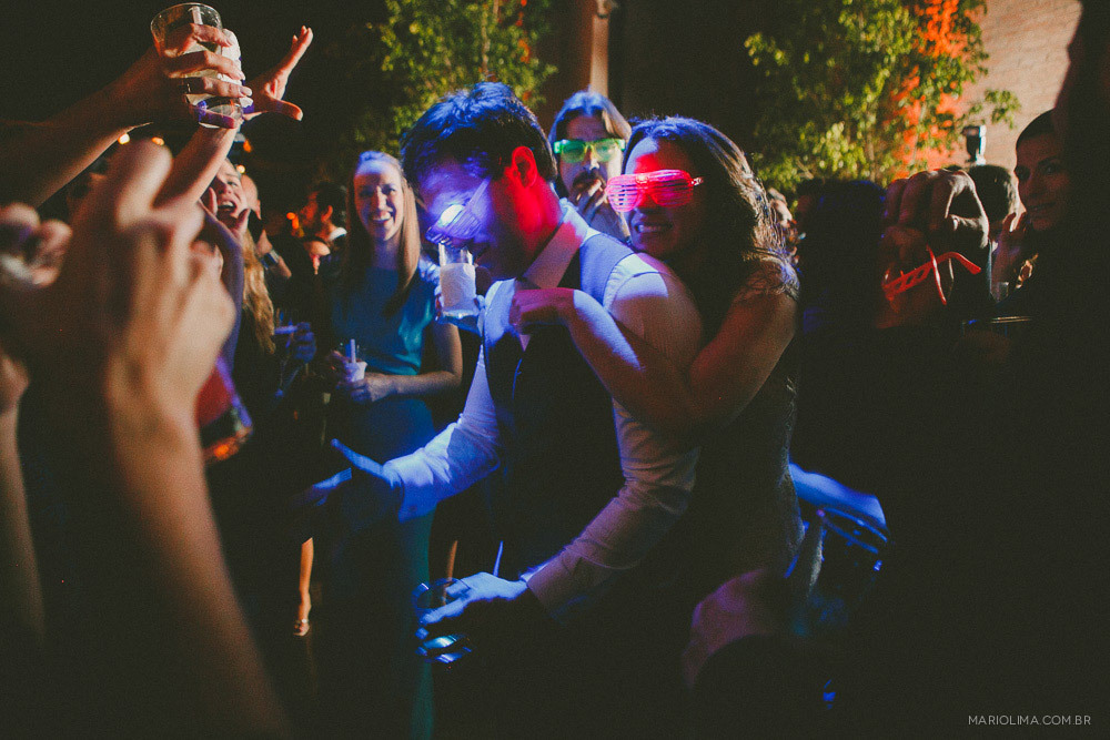 Noivos dançando em festa de casamento na Estação São Paulo 