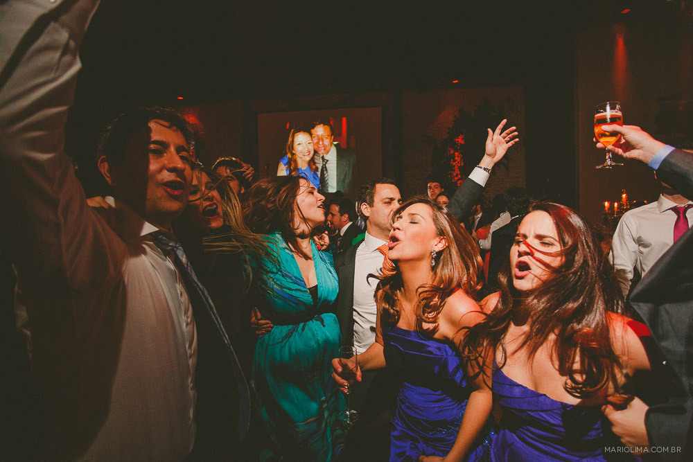 Madrinhas dançando em festa de casamento na Estação São Paulo 
