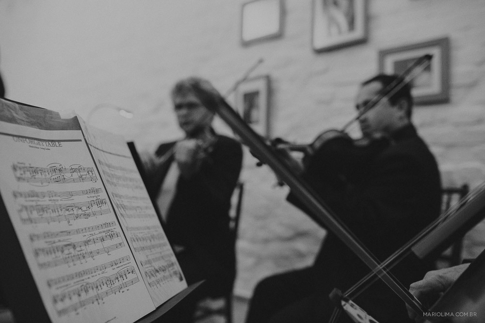 Maestro Schneider tocando em cerimônia de casamento no Studio Carlota