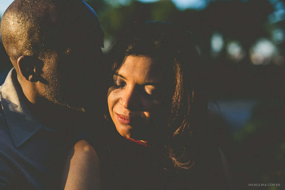Fotografia de homem beijando o rosto de mulher em New York