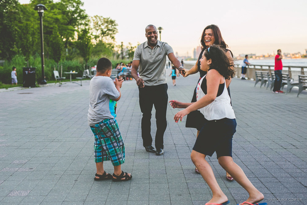 Fotografia de família se divertindo em New York