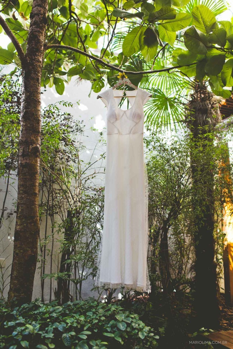 Retrato do vestido da noiva feito por Emannuelle Junqueira