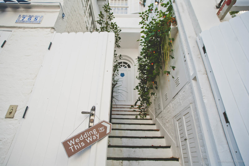 Fotografia da escada do Studio Carlota