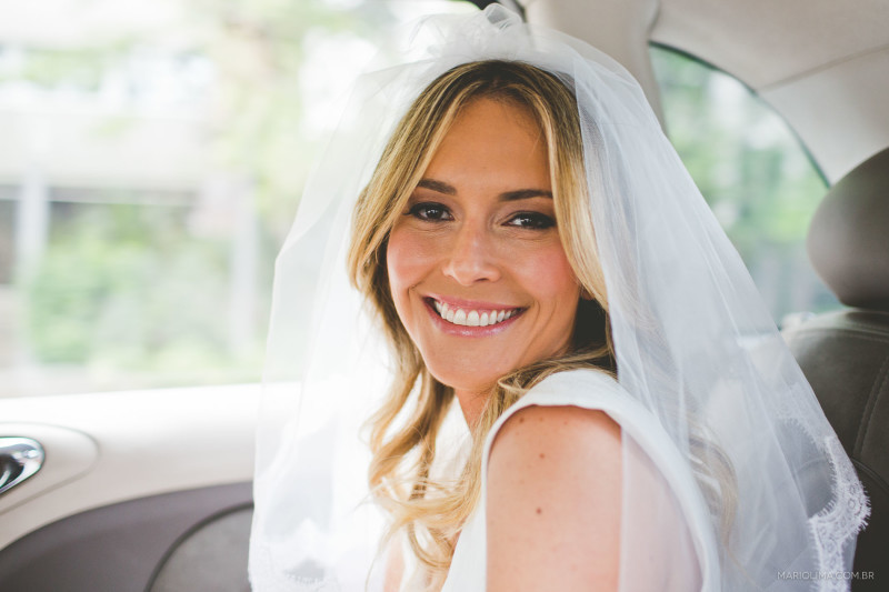 Fotografia de noiva sorrindo