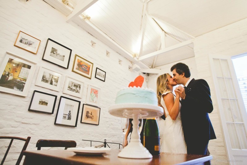 Beijo dos noivos em casamento no Studio Carlota