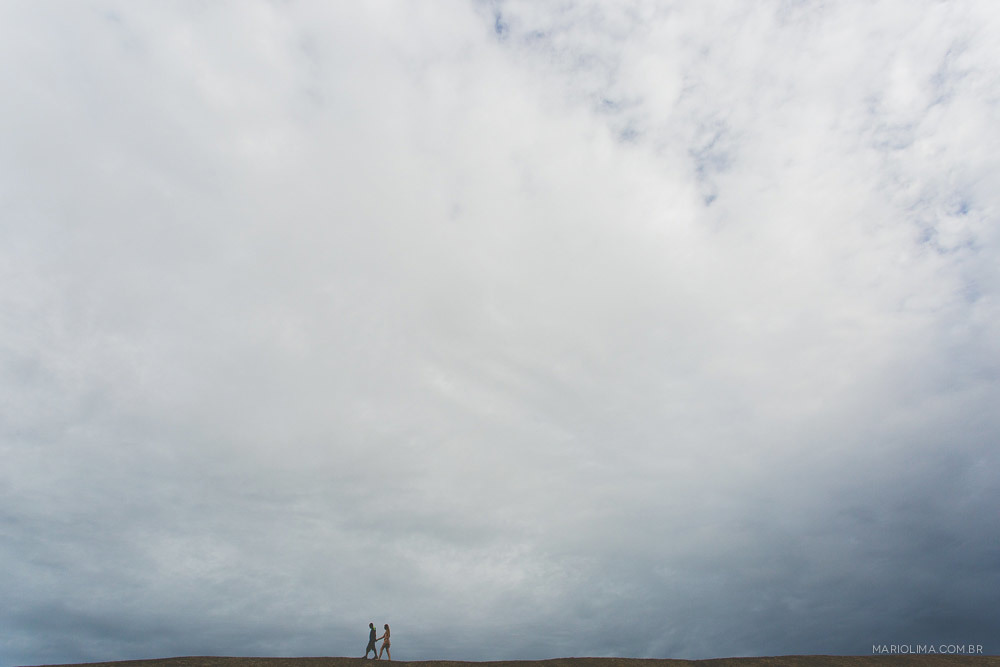 Retrato de casal caminhando em Pedra Grande - Atibaia
