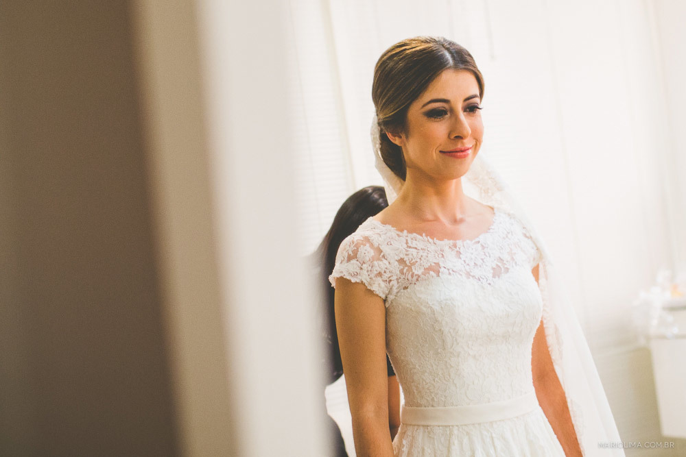 Fotografia de noiva com vestido feito por Ateliê Paula Zaragüeta 