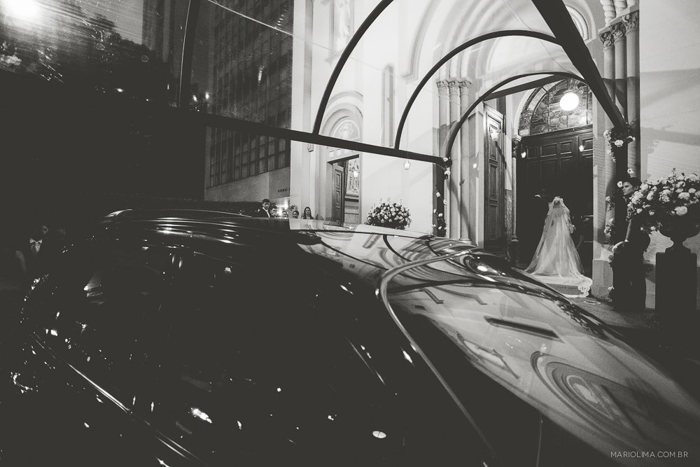 Noiva entrando na Igreja Santa Teresinha – Higienópolis