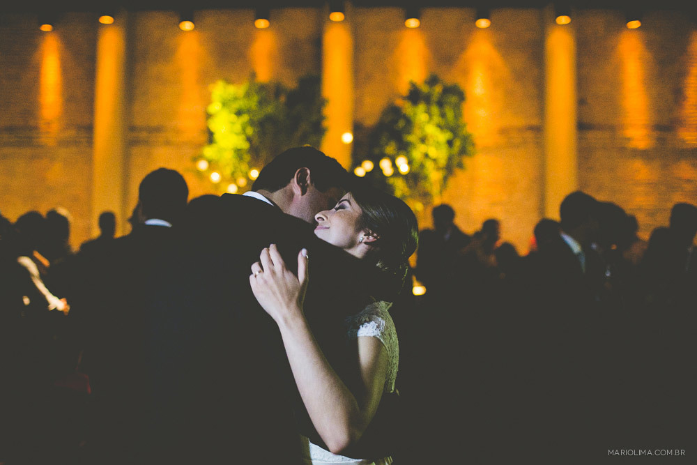 Dança dos noivos na festa de casamento na Estação São Paulo