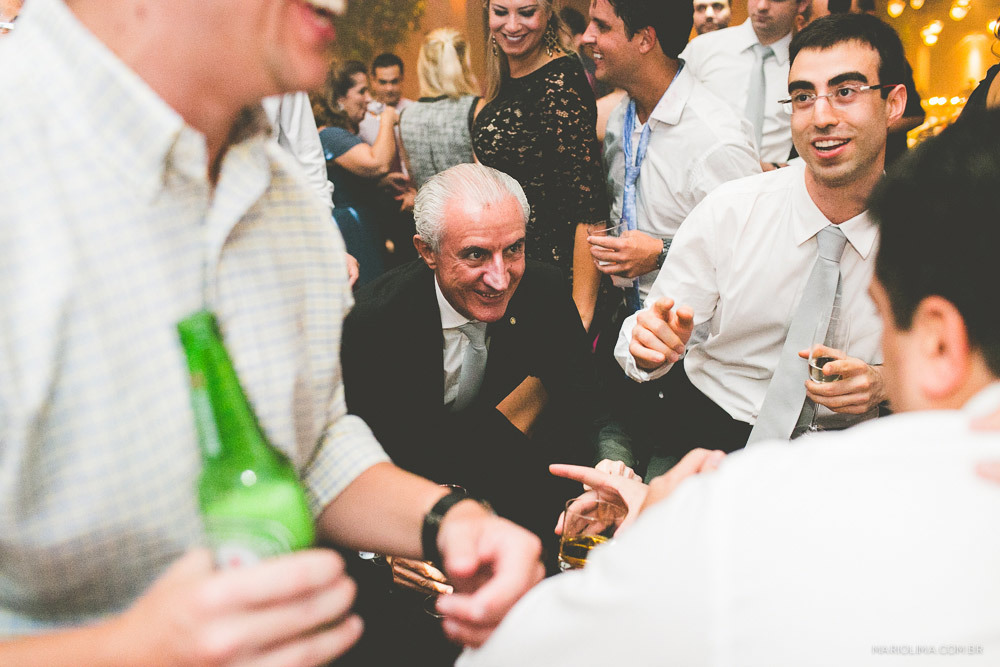 Avô dançando em festa de casamento na Estação São Paulo