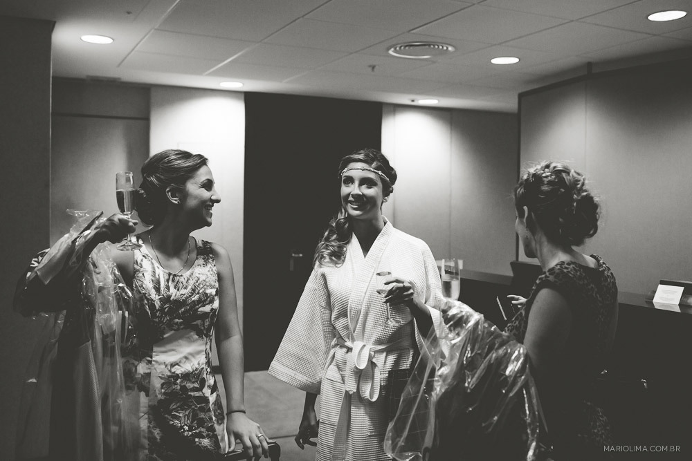 Madrinhas com noiva no making of do Hotel Fasano