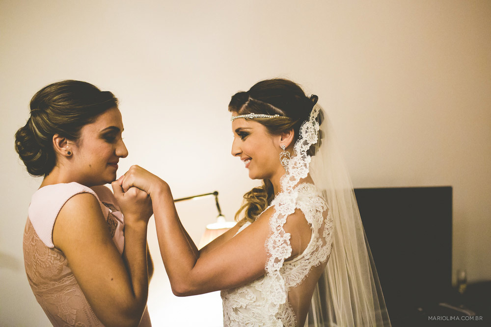 Irma beijando a mao da noiva no Hotel Fasano