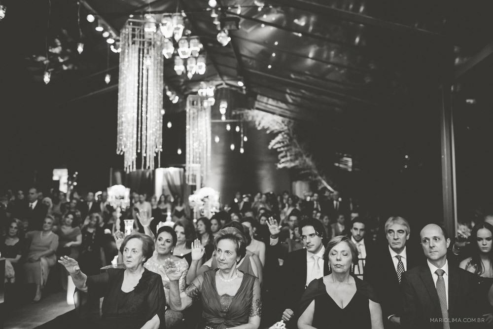 Fotografia dos convidados na cerimônia de casamento na Traffô Eventos