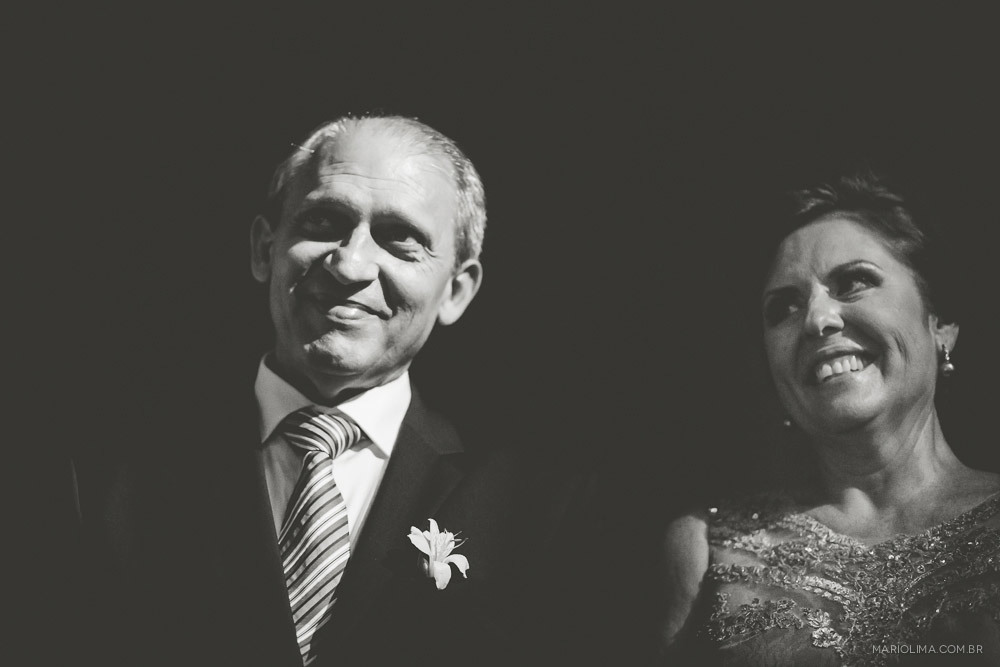 Fotografia dos pais do noivo em cerimônia de casamento na Traffô Eventos