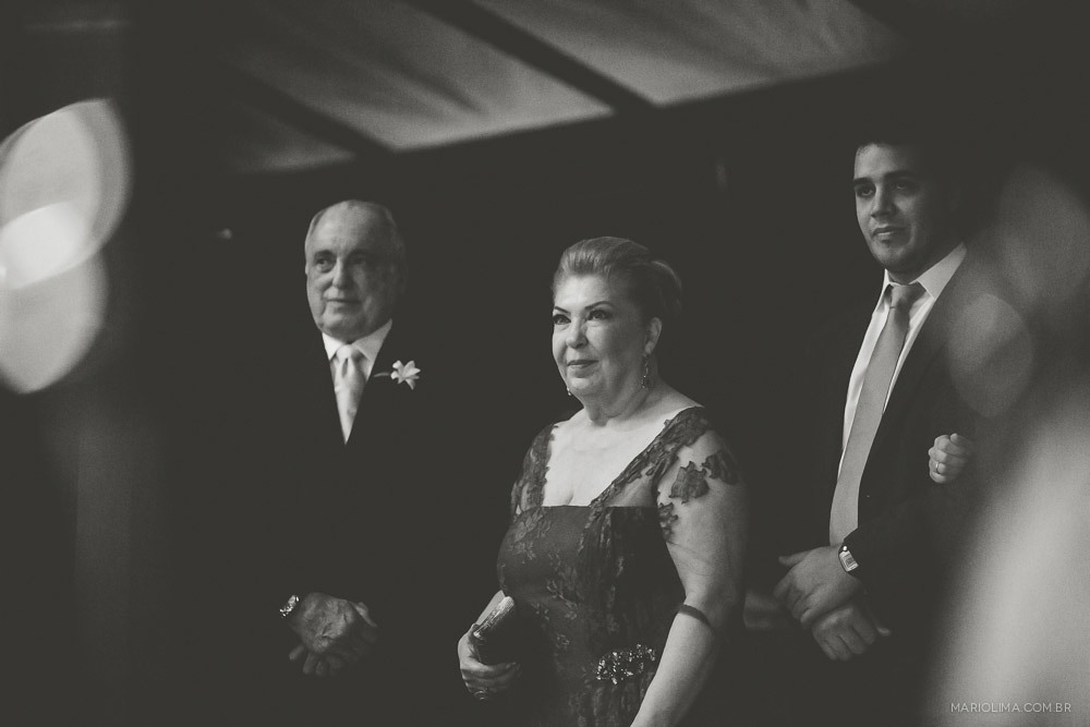 Fotografia dos pais da noiva em cerimônia de casamento na Traffô Eventos