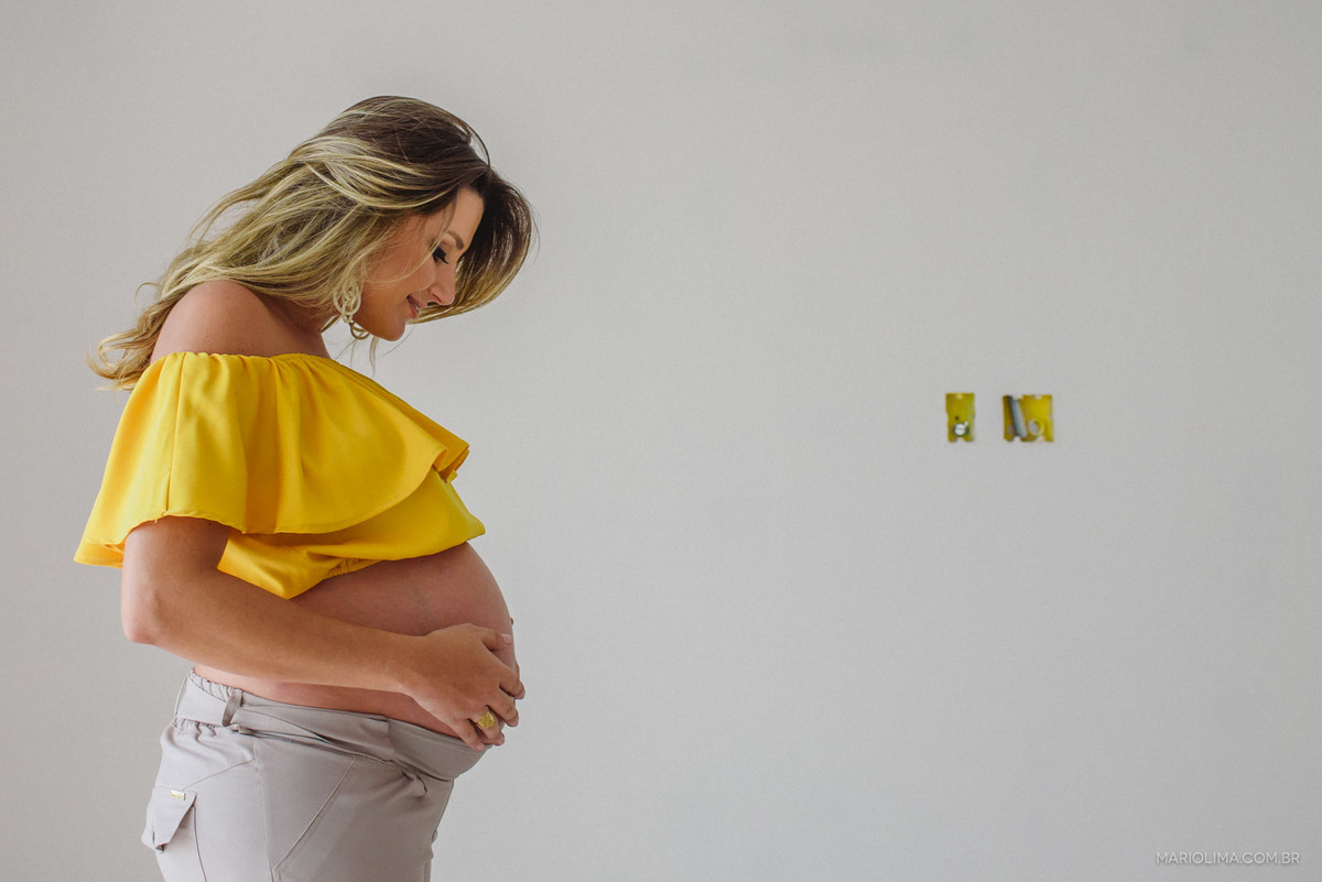retrato de gestante em casa 