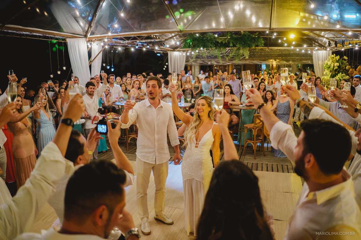 entrada dos noivos na recepção