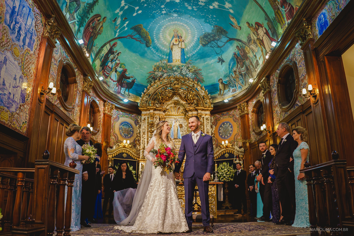 noivos no altar igreja nossa senhora do brasil