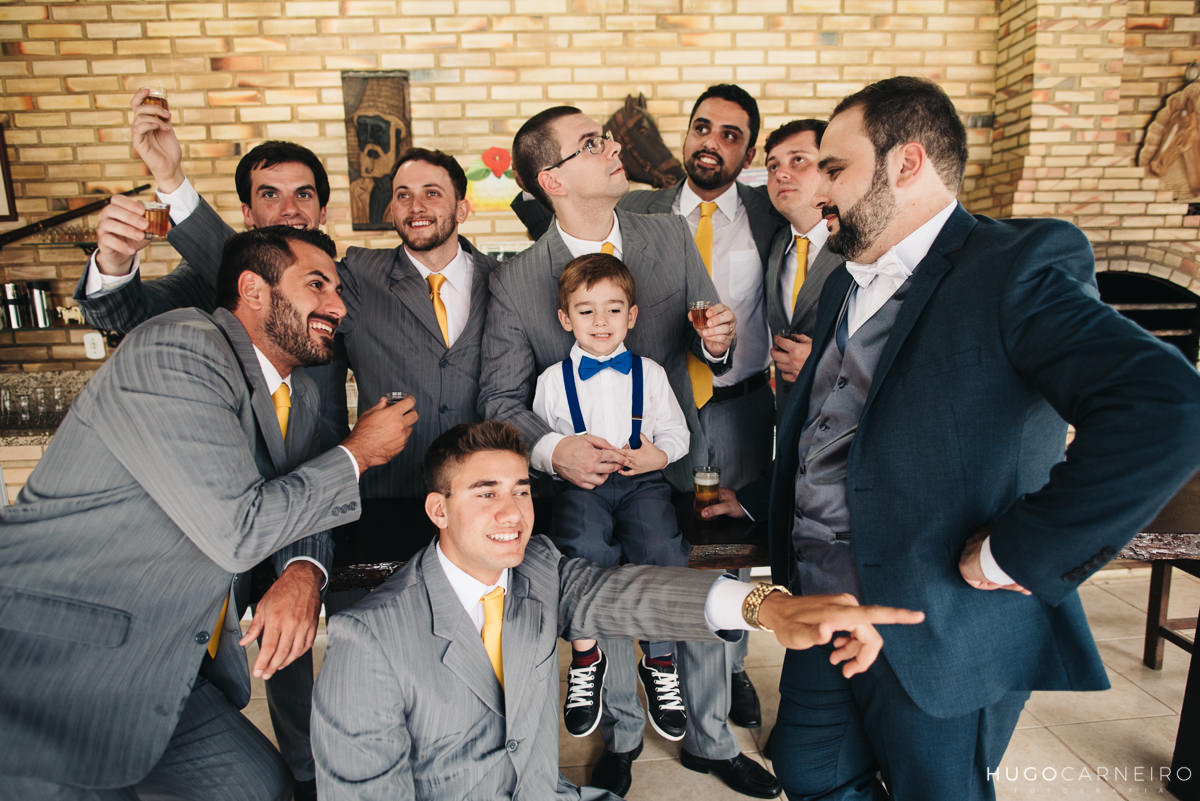 padrinhos e pajens se arrumando