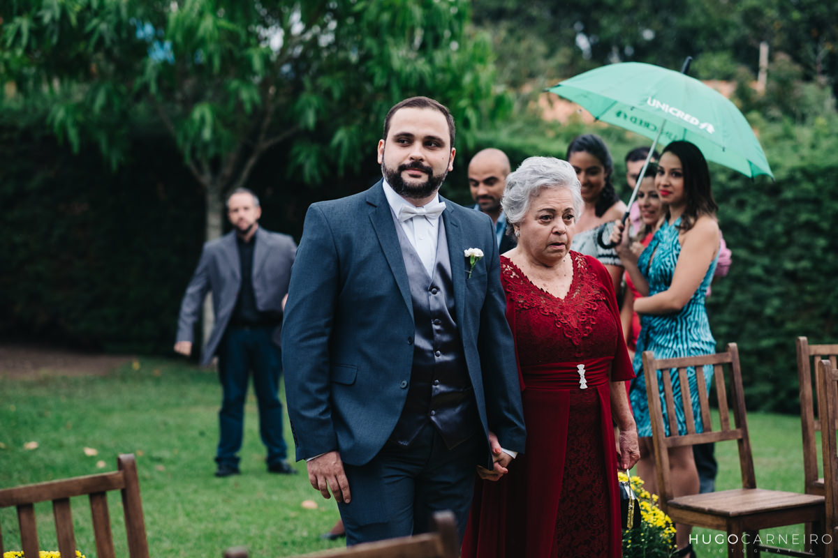 noivo entrando na cerimonia