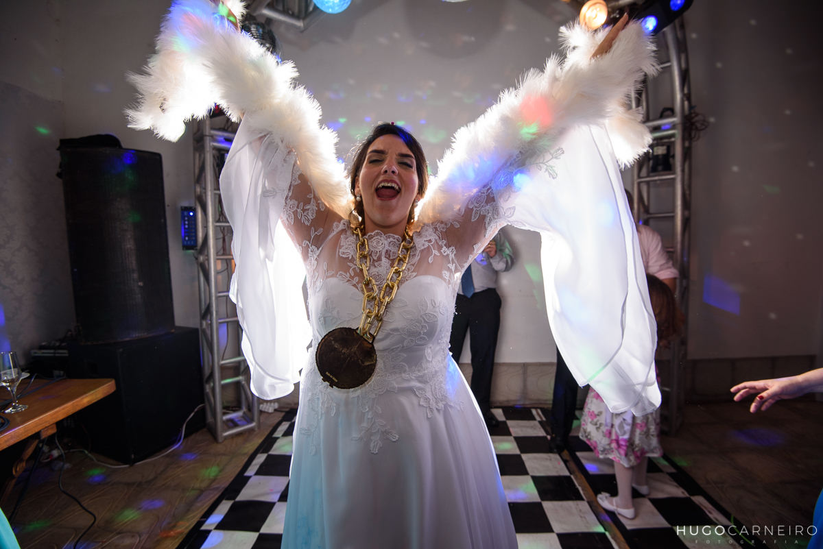 noivos comemorando