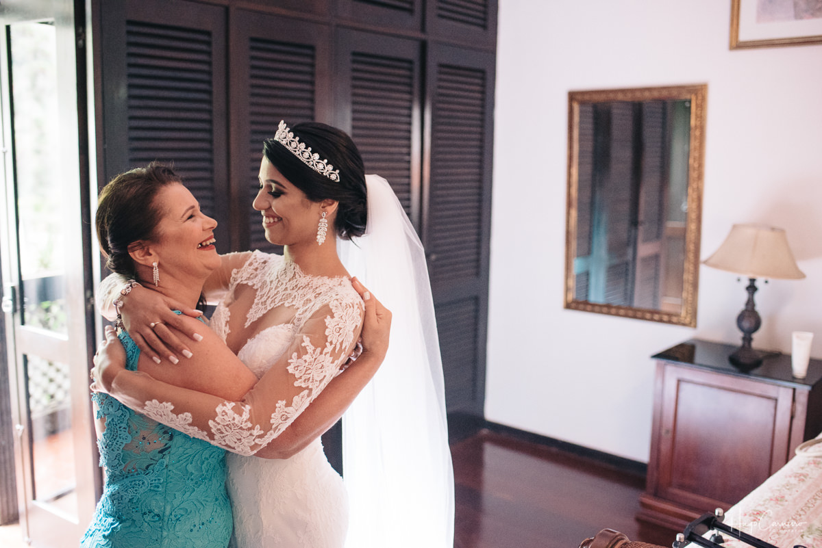 Foto de noiva e mãe