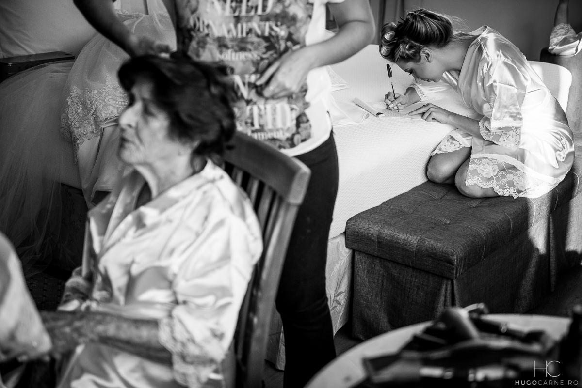 Avó em making of, foto em preto e branco