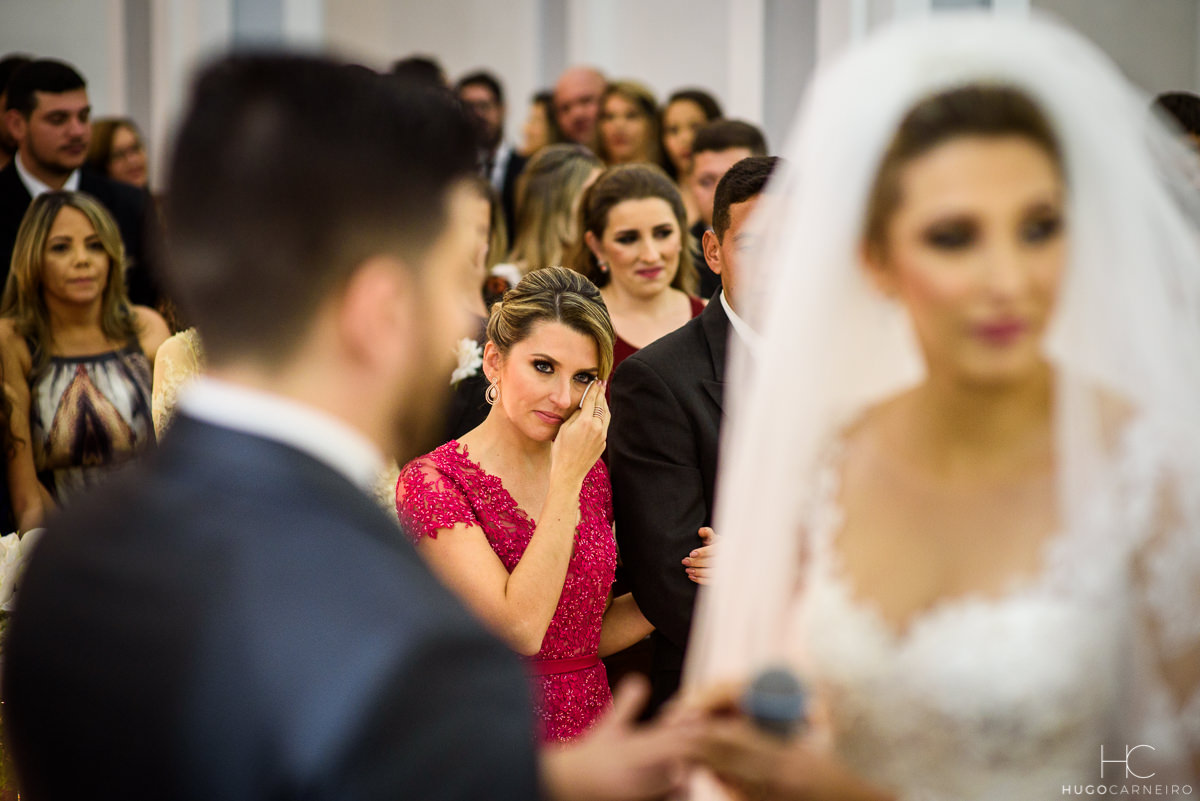 irmão da noiva chorando