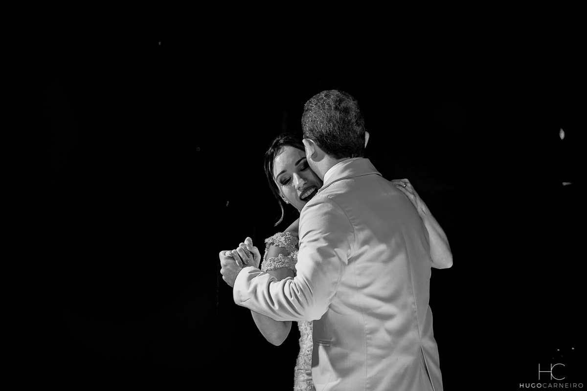 Noivos dançando
