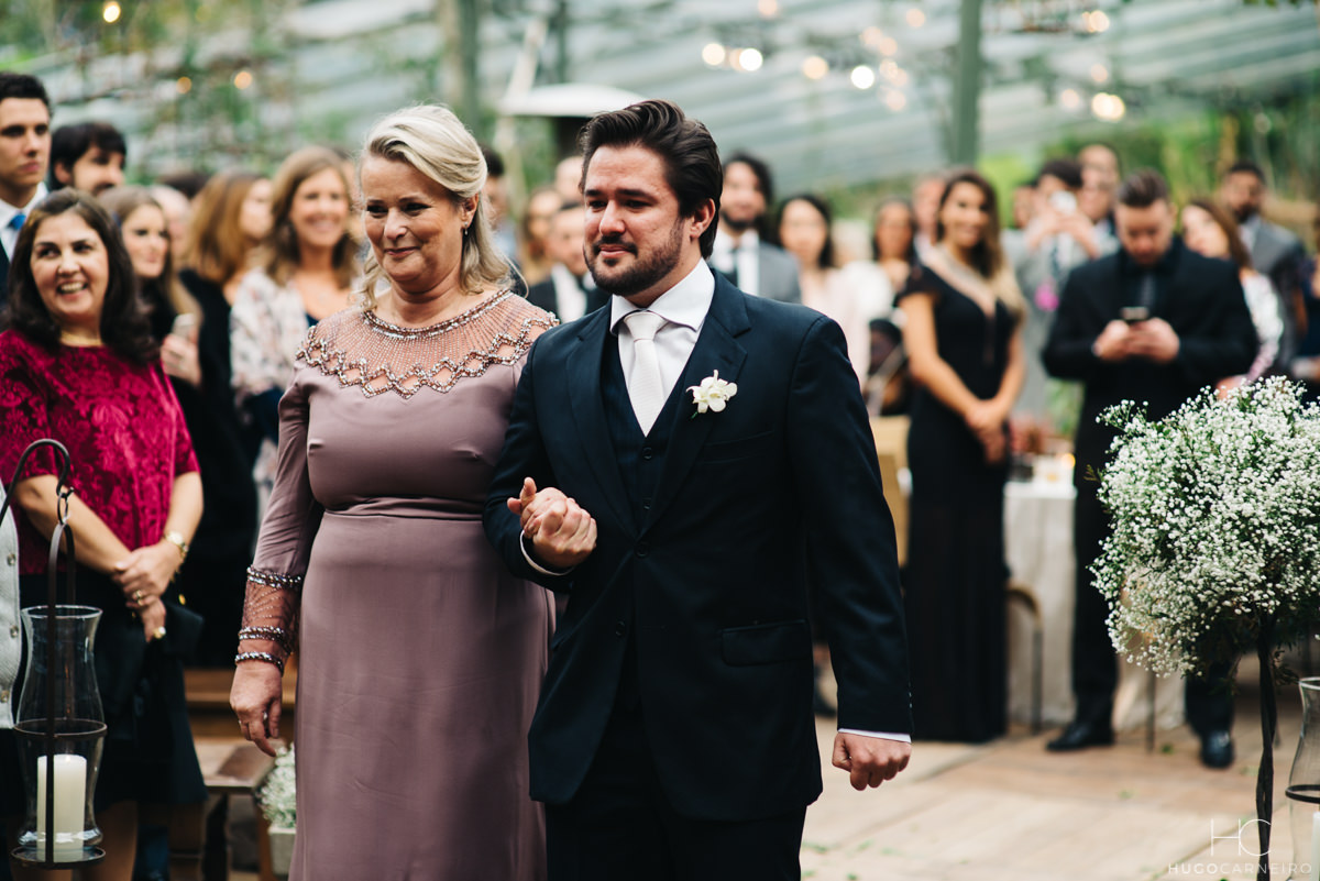 Noivo entrando no altar