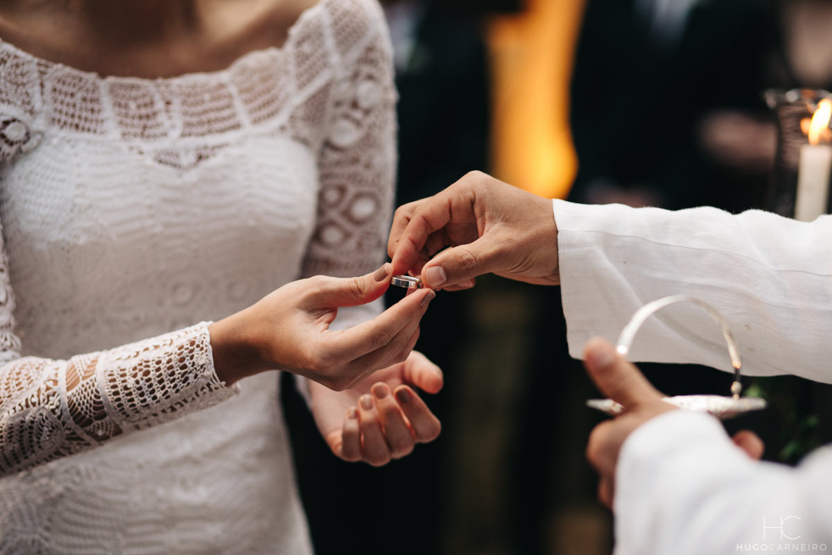 Troca de alianças no altar