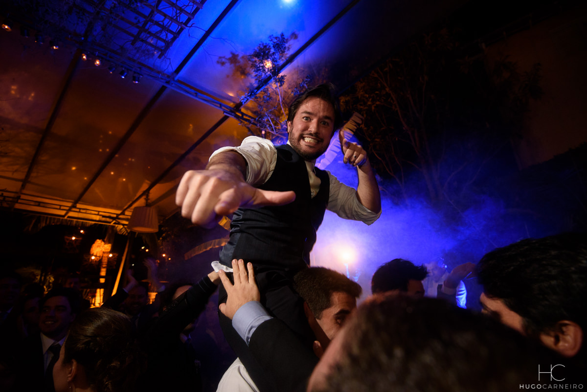Fotos do noivo na festa