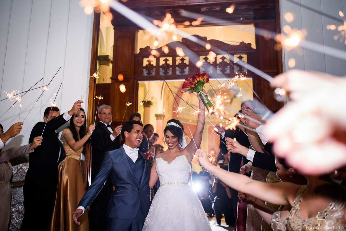 Saída dos noivos da igreja