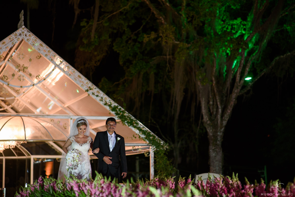 Noiva entrando no altar