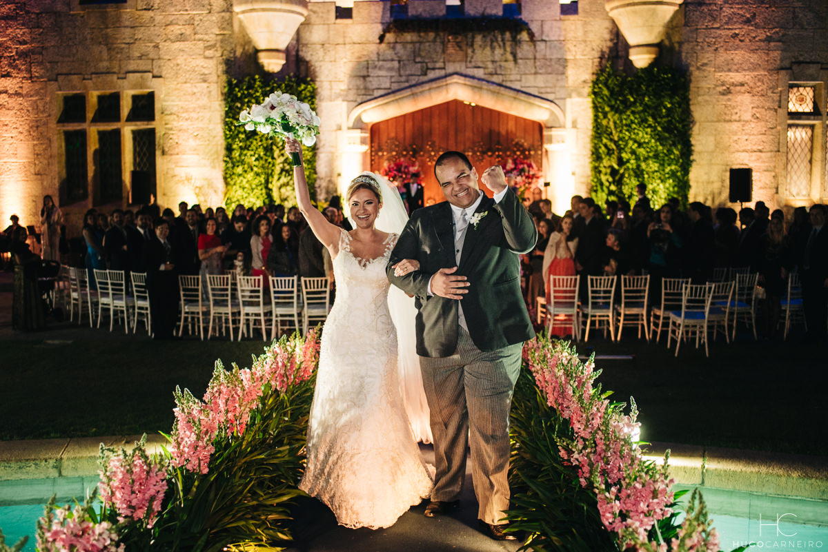 Saída dos noivos do altar