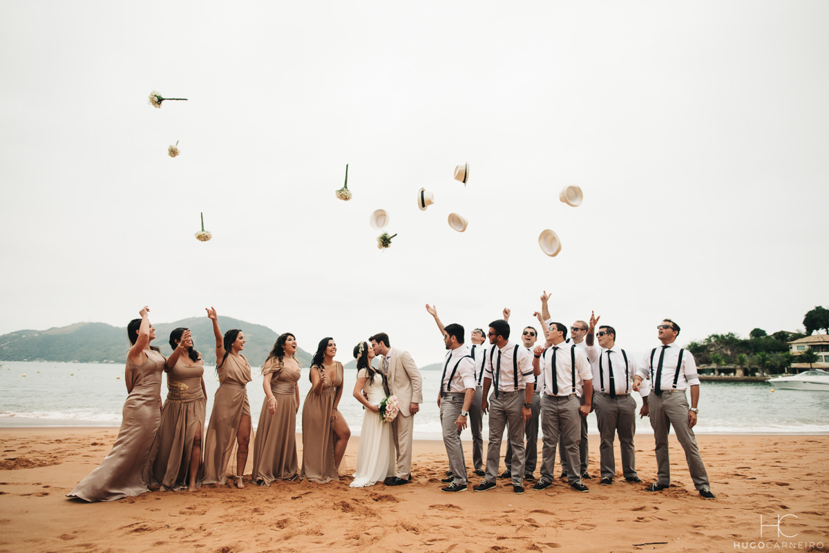 Fotos criativas de noivos com padrinhos