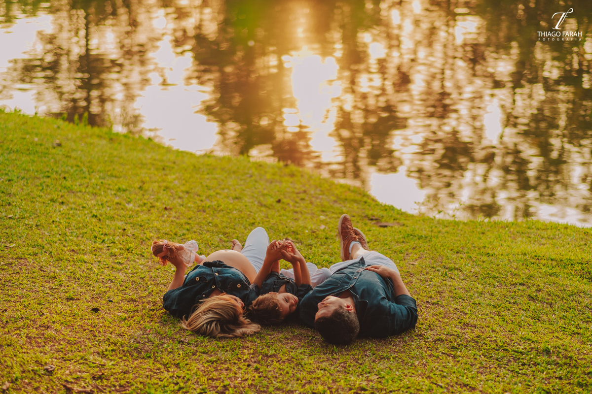 ensaio gestante externo, ibiraquera, lago, pipa, criança, casal, família
