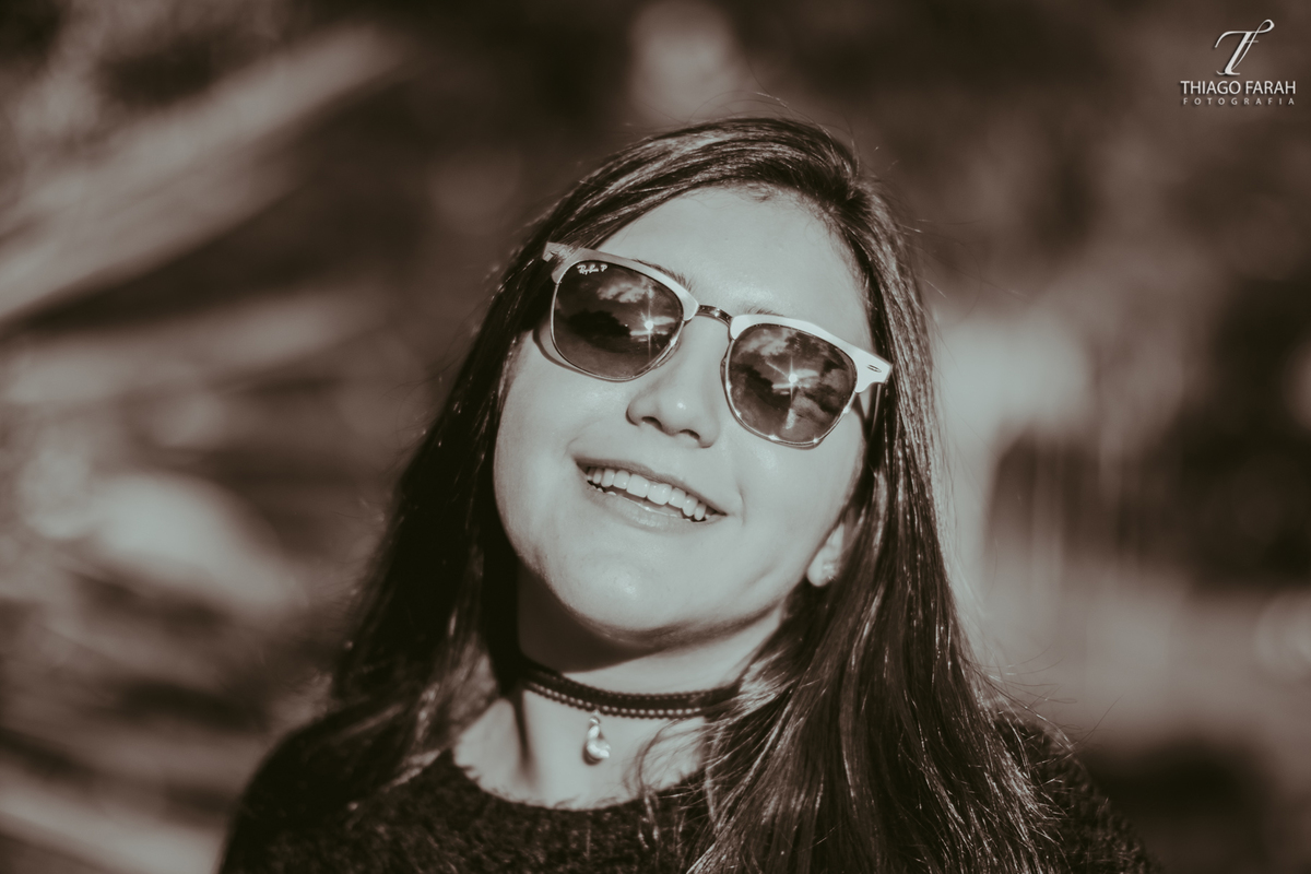 foto de ensaio externo, menina com óculos de sol, colar, ibirapuera