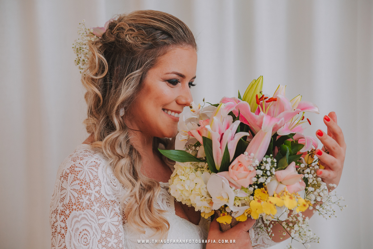 noiva close bouquet lirios