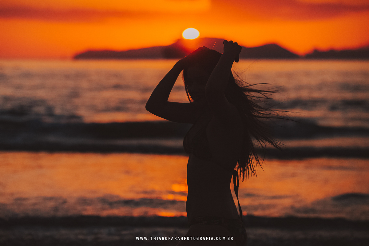 ensaio externo 15 anos, ensaio em santos, muretas de santos, por do sol, mar azul, golden hour