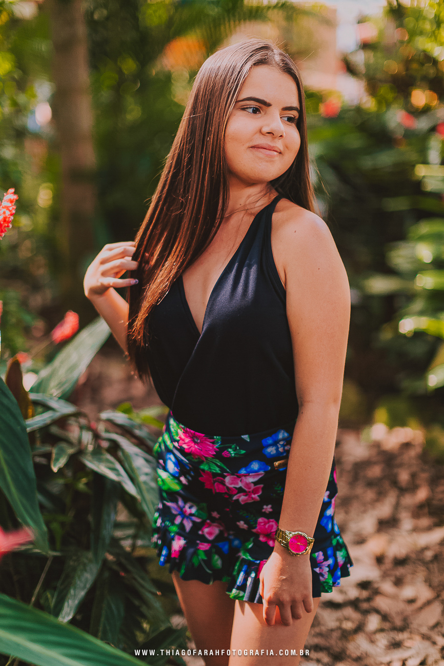 ensaio externo 15 anos, ensaio em santos, jardim, saia florida