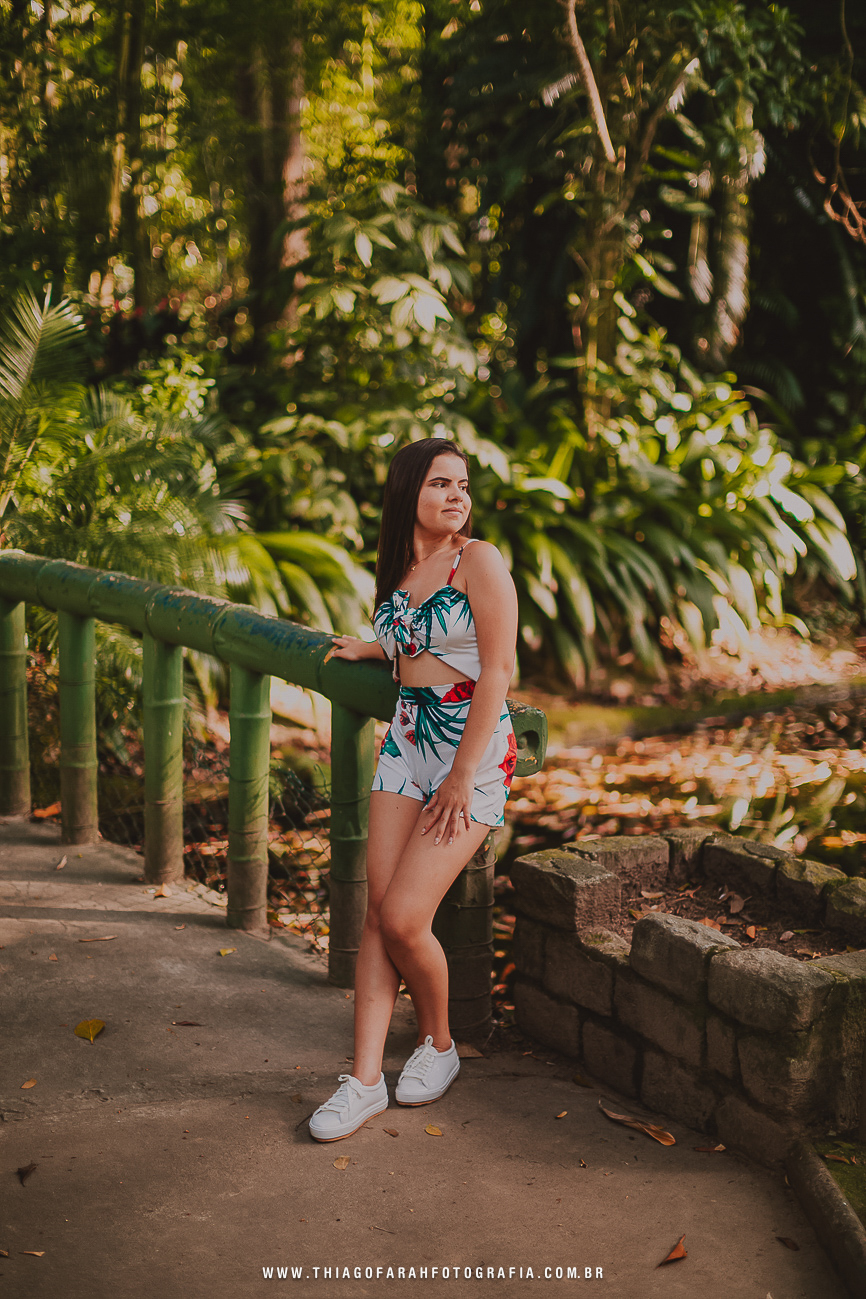 ensaio externo de 15 anos em santos , orquidário, ponte, roupa clara florida