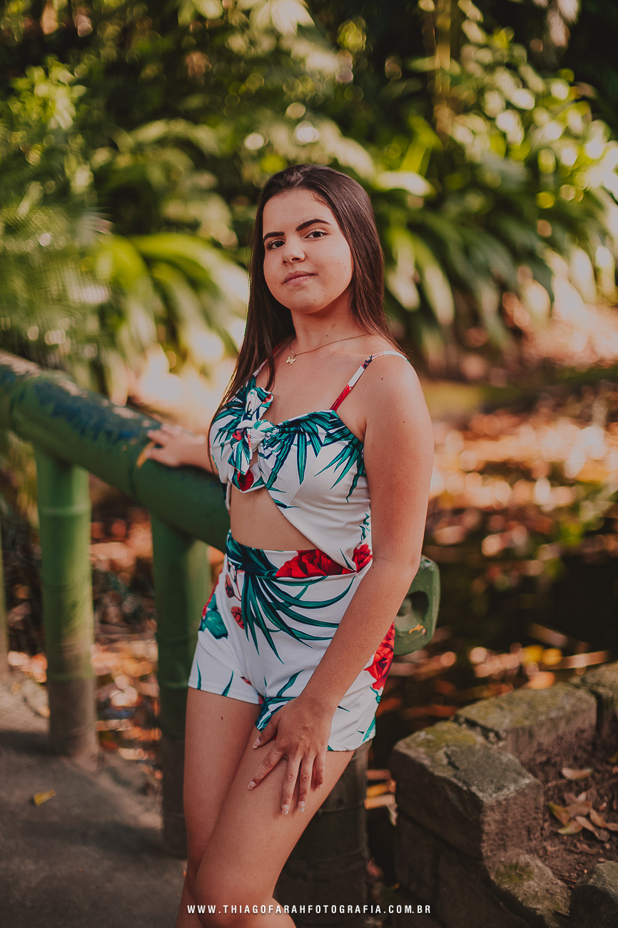 ensaio externo de 15 anos em santos , orquidário, ponte, roupa clara florida