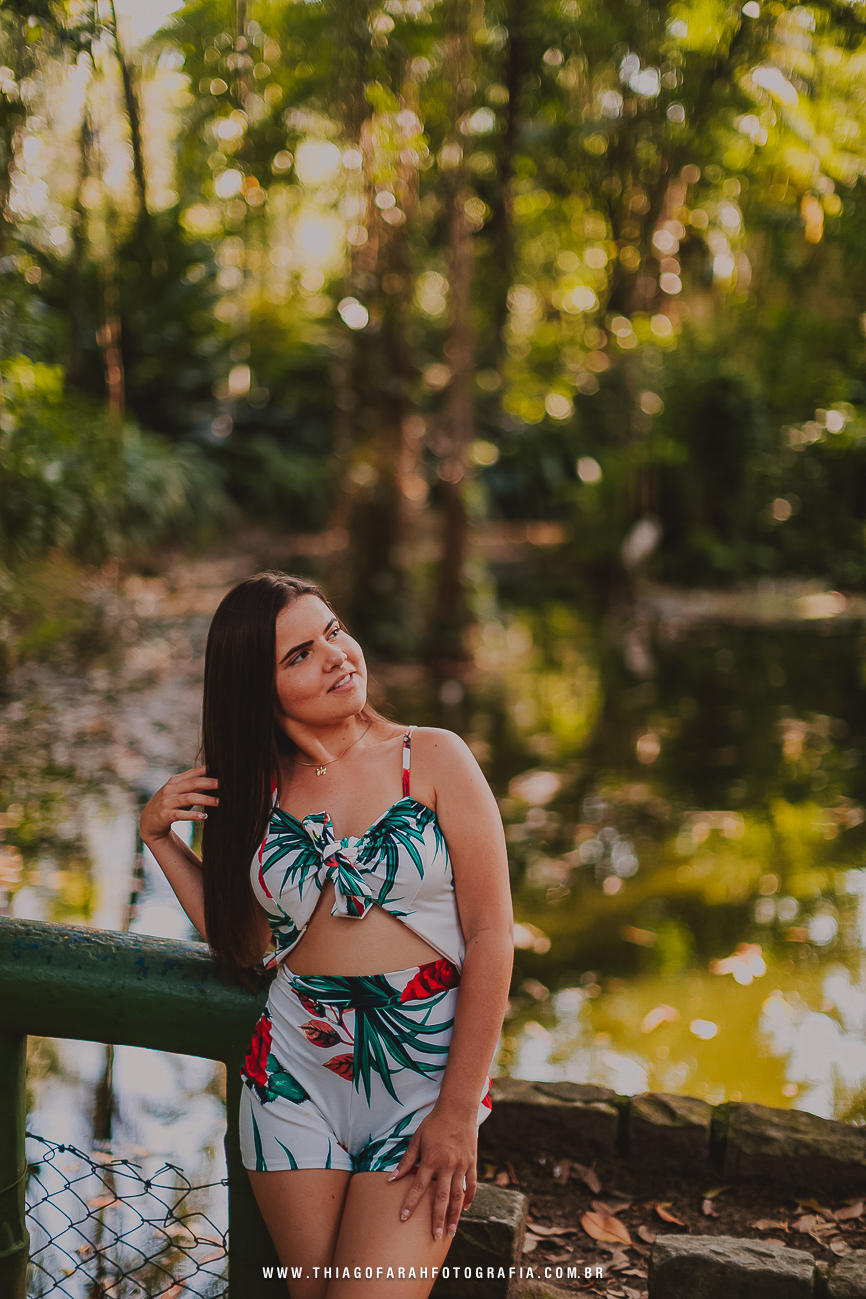 ensaio externo de 15 anos em santos , orquidário, ponte, roupa clara florida, lago