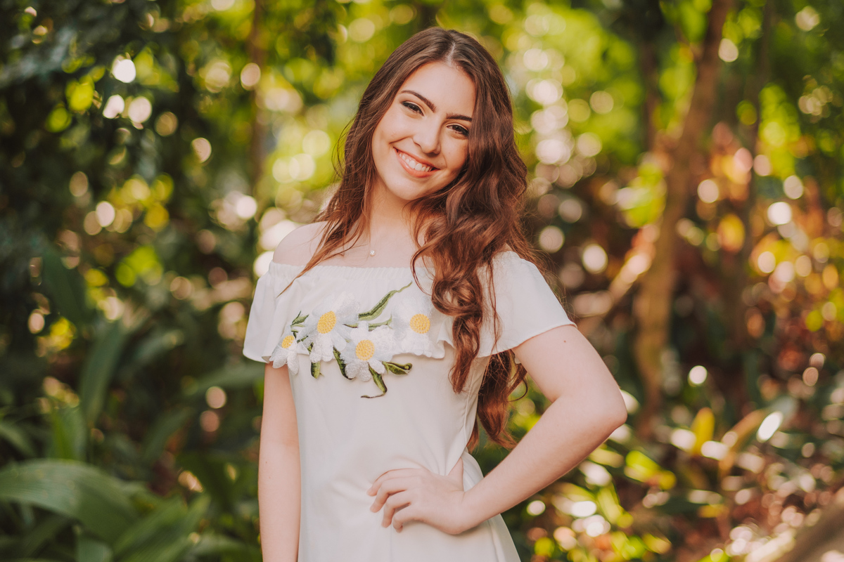 Ensaio Externo 15 anos em santos, orquidário vestido branco,