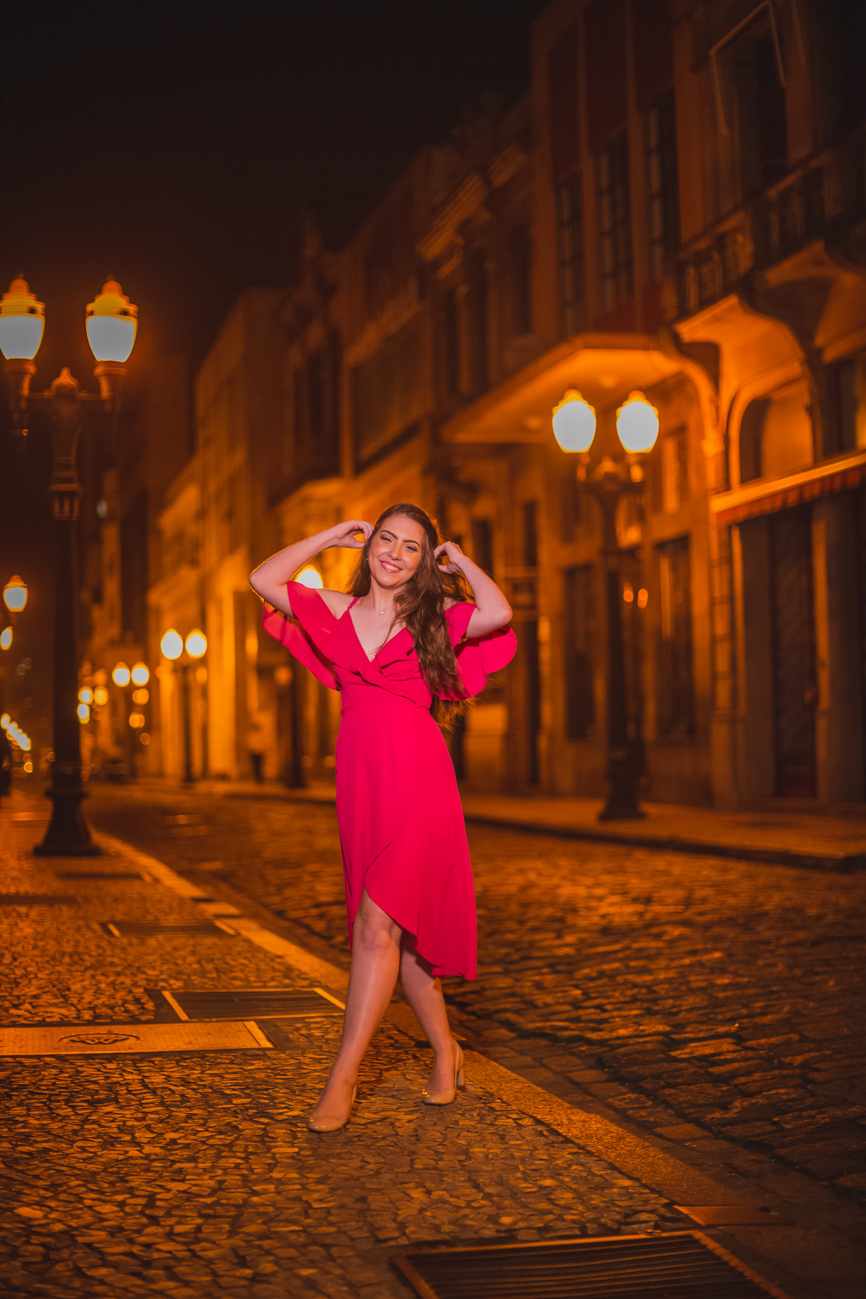 ensaio externo 15 anos, em santos, bolsa do café, vestido vermelho, lustres