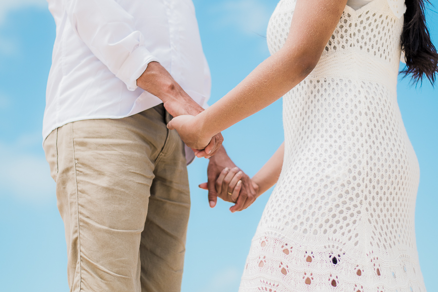 CASAL ALEGRE -CASAL SE OLHANDO - CASAL ABRAÇADO - CASAL JUNTOS - CASAL NA PRAIA - CASAL APAIXONADO - CASAL FELIZ - CASAL - PRAIA - CASAL APAIXONADO - CASAL FELIZ - CASAL 