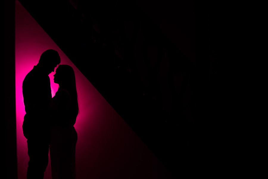 CASAL ALEGRE -CASAL SE OLHANDO - CASAL ABRAÇADO - CASAL JUNTOS - CASAL NA PRAIA - CASAL APAIXONADO - CASAL FELIZ - CASAL - PRAIA - CASAL APAIXONADO - CASAL FELIZ - CASAL 